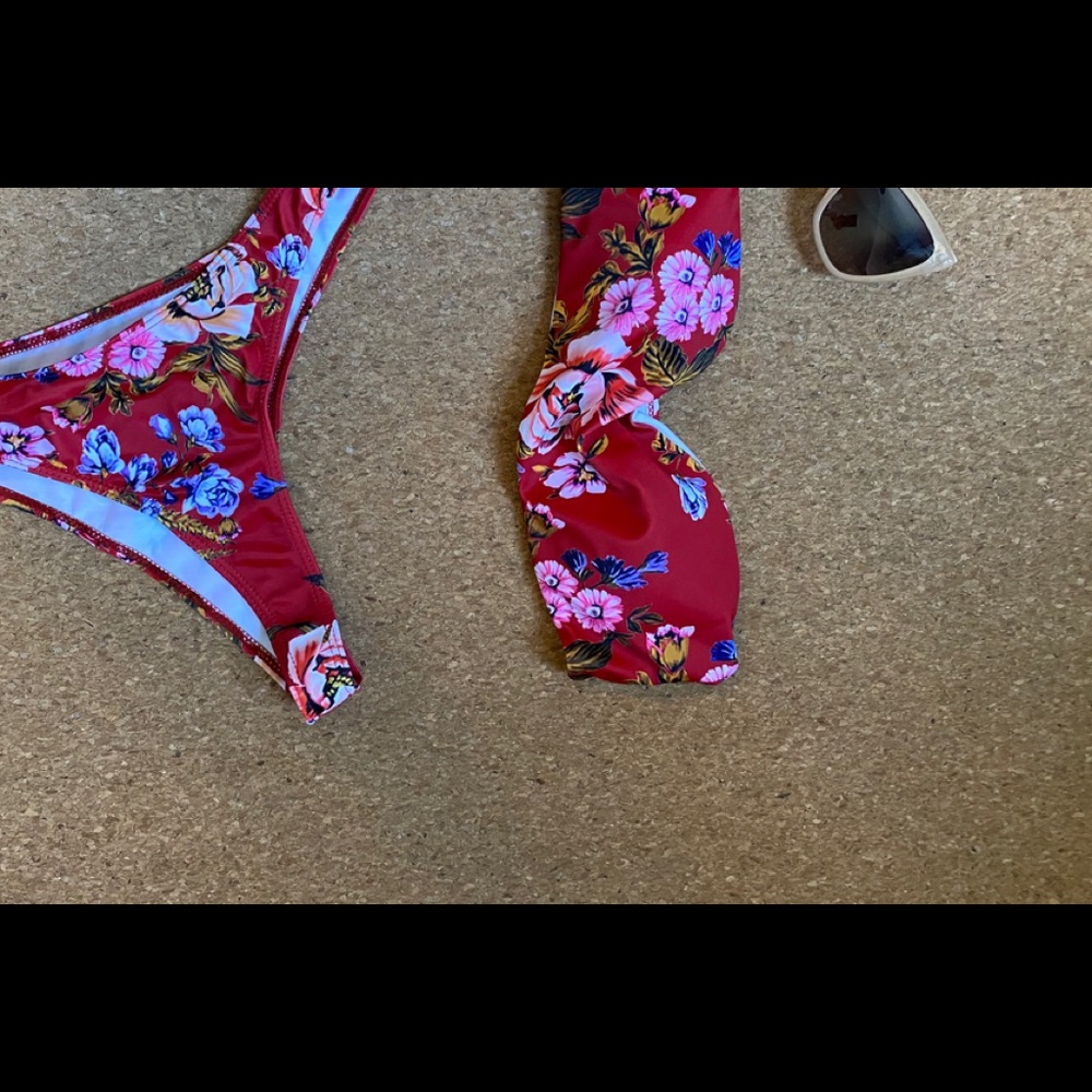 Small never worn strapless bikini